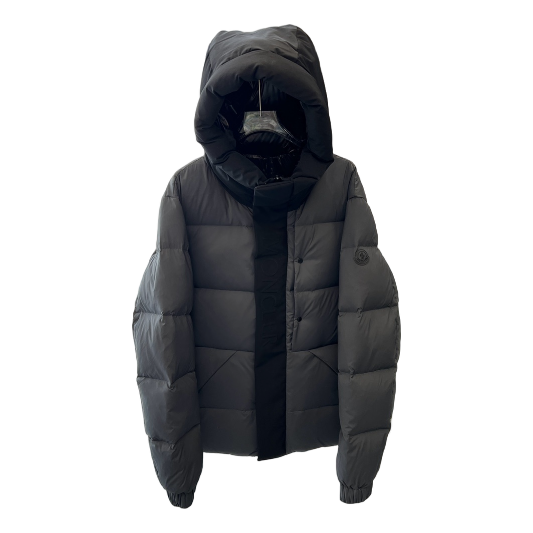 Moncler Colour-Block Down Puffer Jacket with Contrast Hood